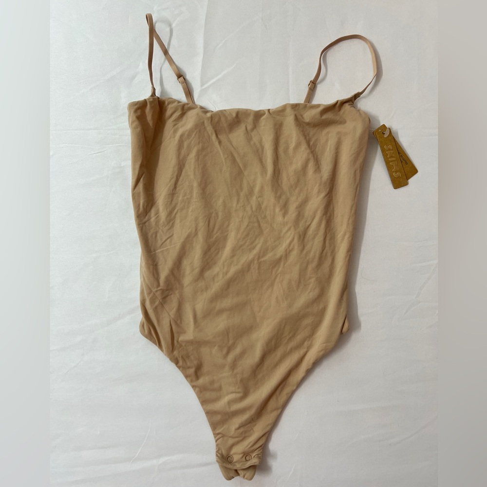 SKIMS Fits Everybody Cami Scoop Neck Bodysuit Bundle - Picture 4 of 5